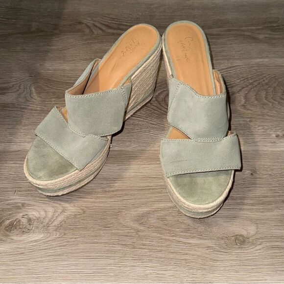 Crown Vintage Sage Green Wedges - Picture 2 of 11